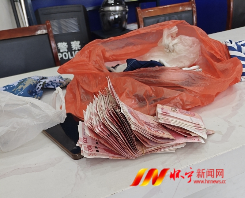 环卫工拾金不昧暖人心2.jpg