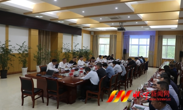 党组会议.JPG