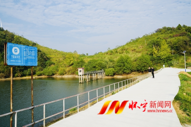 硬化水库堤坝保安全.JPG