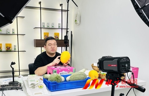直播带货助农增收2.jpg