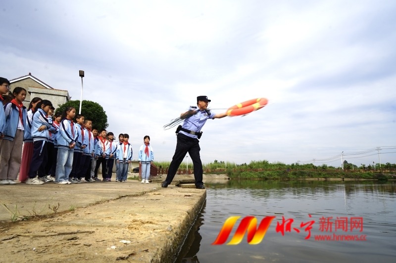 “一老一小”牵挂在心2.JPG
