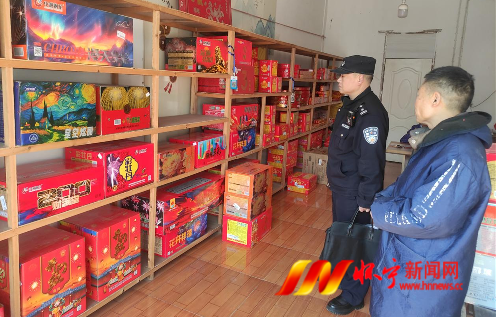 怀宁县清河乡：开展节前烟花爆竹专项检查.png