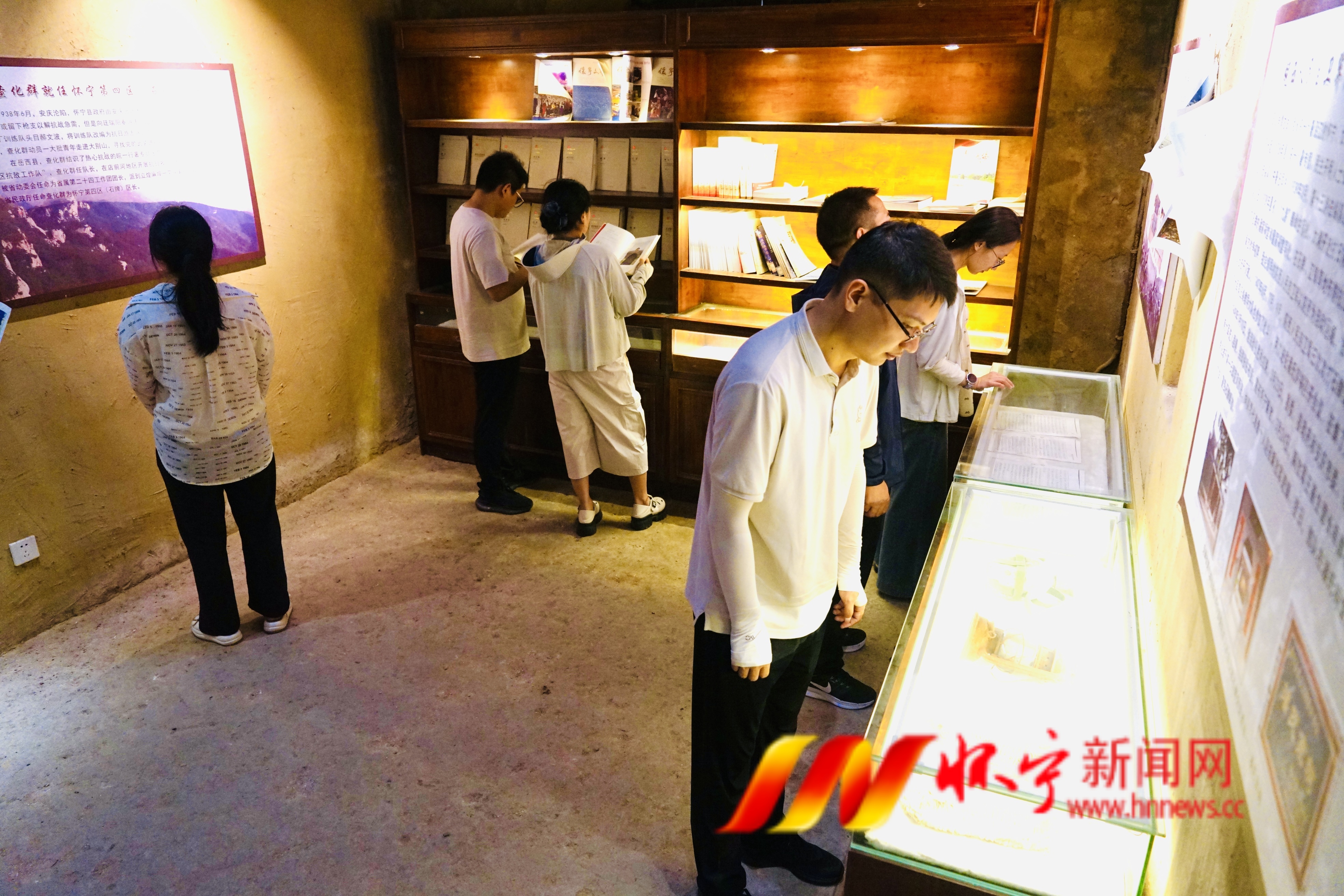 追寻红色记忆 缅怀革命先辈.JPG